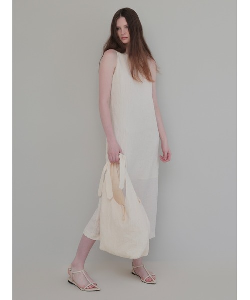 NOWNS(ナウンス)の「Lena | Crinkled bag(ショルダーバッグ・レディース・アイボリー・FREE)」の9枚目の写真
