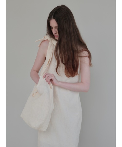 NOWNS(ナウンス)の「Lena | Crinkled bag(ショルダーバッグ・レディース・アイボリー・FREE)」の3枚目の写真