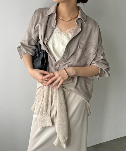 DouDou(ドゥドゥ)の「エコスウェードジャージーシャツ(シャツ/ブラウス・レディース・アイボリー/ネイビー/グレイッシュベージュ・FREE)」の19枚目の写真