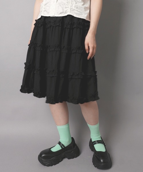 SPINNS(スピンズ)の「ティアードミディアムスカート/韓国ガーリー(スカート・レディース・ホワイト/ブラック・ONESIZE)」の7枚目の写真