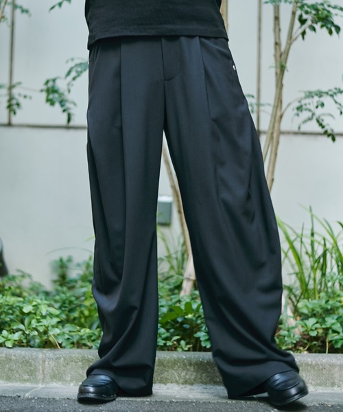 CONZ(コンズ)の「curved leg trousers 3.0 buckle(スラックス・メンズ・ブラック/ベージュ/ブラウン・1/2/4/3)」の2枚目の写真
