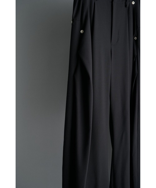 CONZ(コンズ)の「curved leg trousers 3.0 buckle(スラックス・メンズ・ブラック/ベージュ/ブラウン・1/2/4/3)」の4枚目の写真