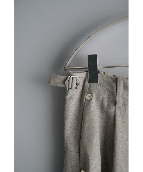 CONZ(コンズ)の「curved leg trousers 3.0 buckle(スラックス・メンズ・ブラック/ベージュ/ブラウン・1/2/4/3)」の19枚目の写真