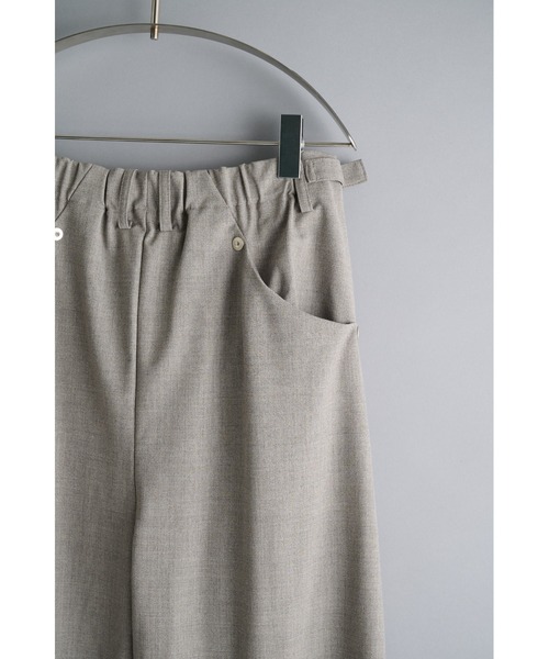 CONZ(コンズ)の「curved leg trousers 3.0 buckle(スラックス・メンズ・ブラック/ベージュ/ブラウン・1/2/4/3)」の17枚目の写真