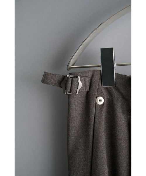 CONZ(コンズ)の「curved leg trousers 3.0 buckle(スラックス・メンズ・ブラック/ベージュ/ブラウン・1/2/4/3)」の14枚目の写真