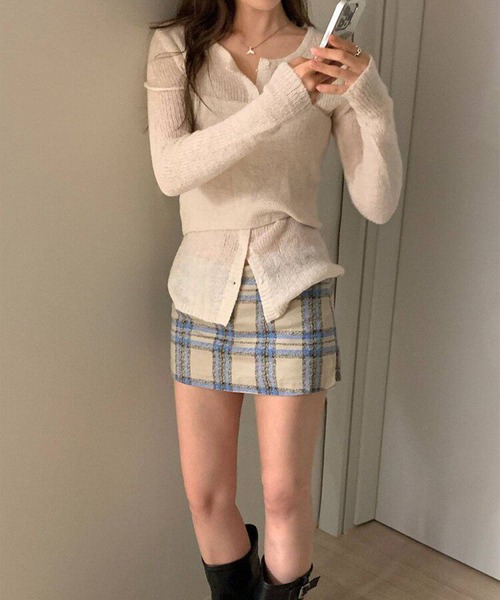 Girly Doll(ガーリードール)の「ニットカーディガン&キャミソール 2点セット(ニット/セーター・レディース・ベージュ/ブラウン/ブルーグレー・FREE)」の4枚目の写真