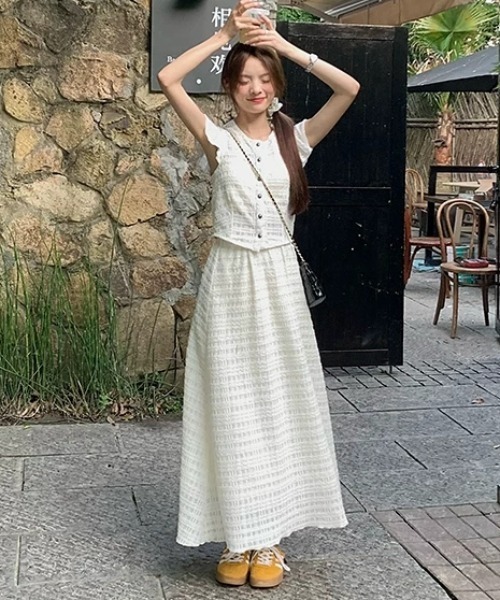 FAVORITO(ファヴォリート)の「フリルスリーブトップススカートセットアップ(セットアップ・レディース・ベージュ・M/L/S)」の6枚目の写真