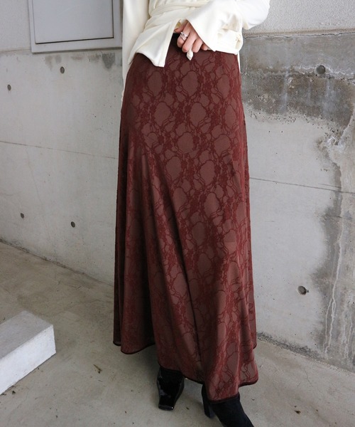 Ameri(アメリ)の「SHEER FLOCKY SEMI FLARE SKIRT(スカート・レディース・ブラック/ブラウン・SMALL/MEDIUM)」の2枚目の写真