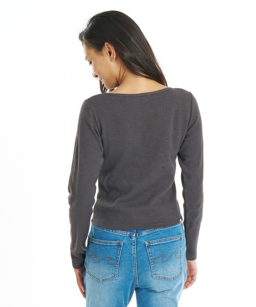 BILLABONG（ビラボン）の「BILLABONG ウィメンズ GRAPHIC BABY FIT LS TEE ロンT 【2026年秋冬モデル】/ビラボンタイトフィット長袖ロンT（Tシャツ/カットソー・レディース・ブルー系その他/アイボリー/オフホワイト・MEDIUM）」の10枚目の写真