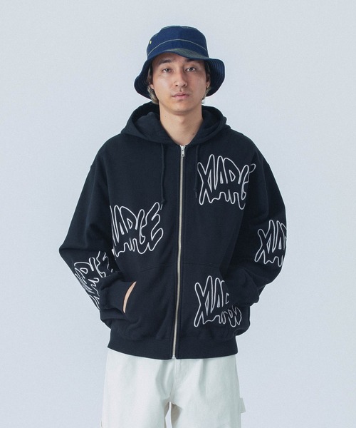XLARGE(エクストララージ)の「ALLOVER LOGO ZIP HOODED SWEATSHIRT(パーカー・メンズ・ブルー/ピンク/ブラック・S/M/L/XL)」の1枚目の写真