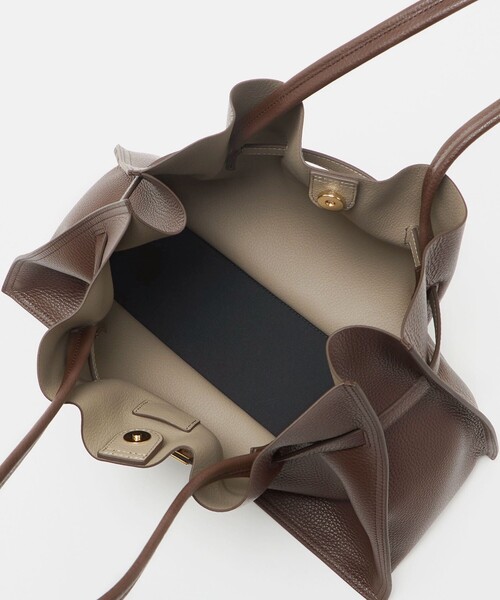 VIOLAd'ORO(ヴィオラドーロ)の「<VIOLAd’ORO>TRERO レザー トートバッグ L(トートバッグ・レディース・ブラック/ダークブラウン・FREE)」の14枚目の写真