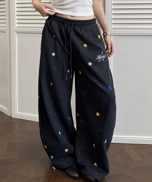 DIAVEL(ディアベル)の「【秋冬新作】2色展開 星形カットアウト&刺繍 総柄プリントワイドパンツ(その他パンツ・レディース・ブラウン/ネイビー・M)」の13枚目の写真