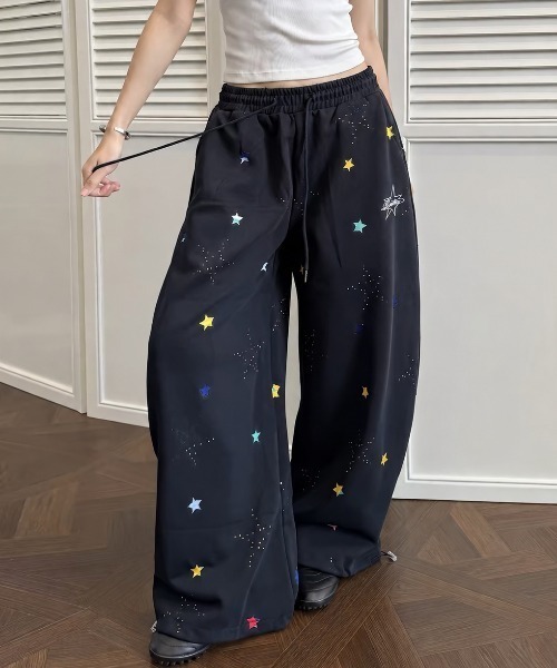 DIAVEL(ディアベル)の「【秋冬新作】2色展開 星形カットアウト&刺繍 総柄プリントワイドパンツ(その他パンツ・レディース・ブラウン/ネイビー・M)」の12枚目の写真