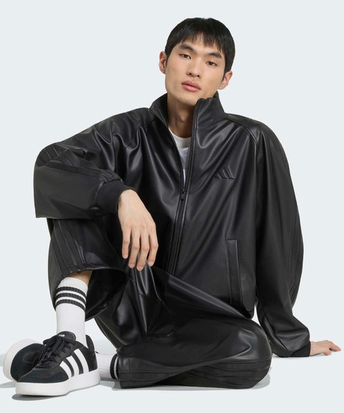adidas（アディダス）の「スタジアム オーバーサイズフィット フェイクレザー フルレングス オープンヘム パンツ / アディダス adidas（その他パンツ・メンズ・ブラック×ブラック・X-LARGE/LARGE/3XL/XX-LARGE/MEDIUM）」の4枚目の写真