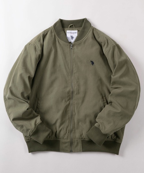 U.S. POLO ASSN.(ユーエスポロアッスン)の「【80】【U.S. POLO ASSN./ユーエスポロアッスン】 MA-1 中綿 リブブルゾン/ジャケット/オーバーサイズ/ワンポイント/ピーチ起毛/刺繍/ミリタリー/ユニセックス/レディース/メンズ(ブルゾン・メンズ・カーキ/ブルー/ライトブラウン/ブラック・M/L)」の3枚目の写真