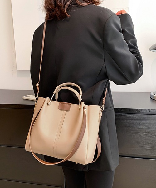 VIBGYOR(ヴィブジョー)の「urbanfemine./3WAY 2ハンドル 合成皮革 トートバッグ ショルダーバッグ U7673(ショルダーバッグ・レディース・ブラック/ベージュ/ダークブラウン・FREE)」の14枚目の写真