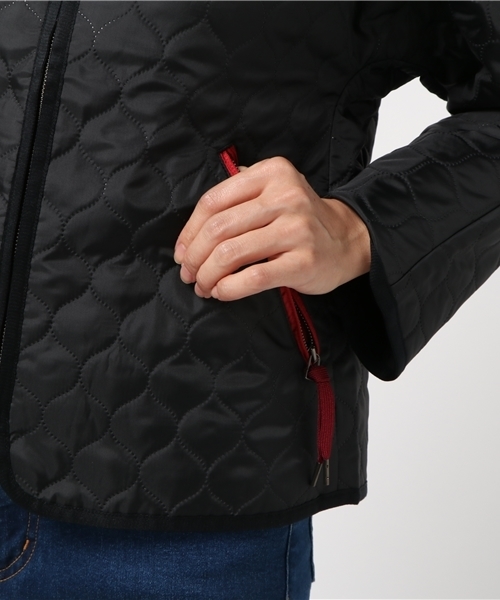 AIGLE(エーグル)の「W ピンソニックノーカラージャケット(ノーカラージャケット・レディース・ブラック/レッド・38/36/40)」の6枚目の写真