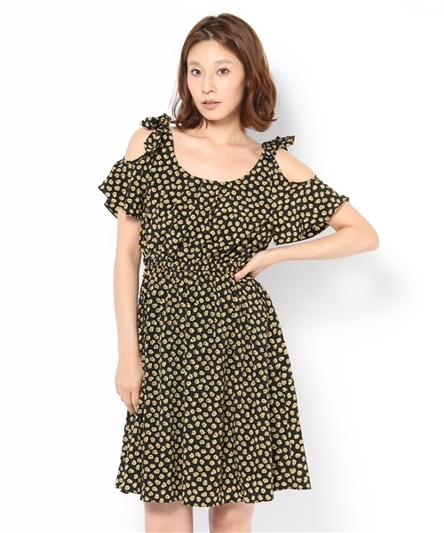 Chico（チコ）の「花柄肩開きOP（ワンピース・レディース・ピンクベージュ/オレンジ/ブラック・FREE）」の2枚目の写真