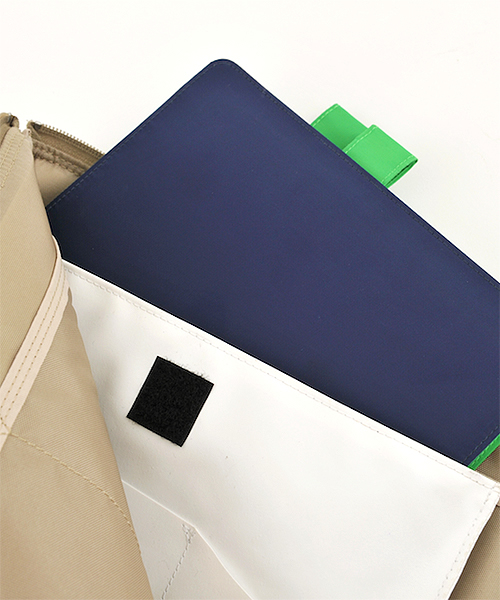 B印 YOSHIDA(BEAMS×PORTER)（ビージルシヨシダ）の「ほぼ日手帳×PORTER×B印 YOSHIDA A4 PORTFOLIO（クラッチバッグ・メンズ・ブラック/ベージュ/ネイビー・ONE SIZE）」の19枚目の写真