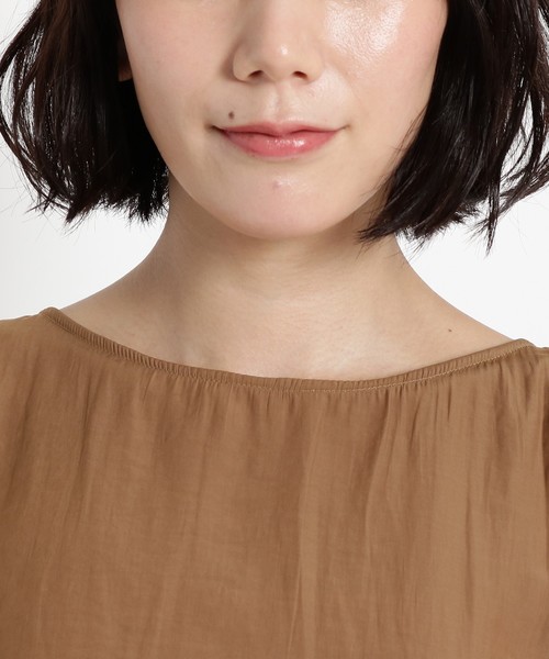 Sunauna（スーナウーナ）の「【洗える】袖コンマットサテンブラウス（シャツ/ブラウス・レディース・ネイビー/ブラウン/マスタード・40/38）」の8枚目の写真