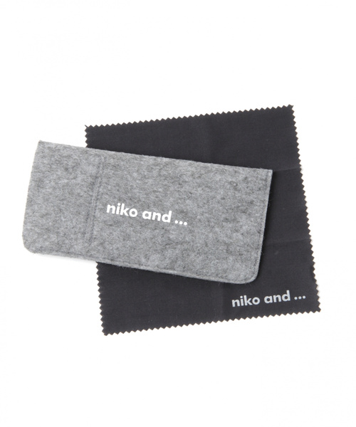 niko and...(ニコアンド)の「オリジナル細リムラウンドダテメガネ(メガネ・レディース・ブラウン/チャコール・FREE)」の8枚目の写真