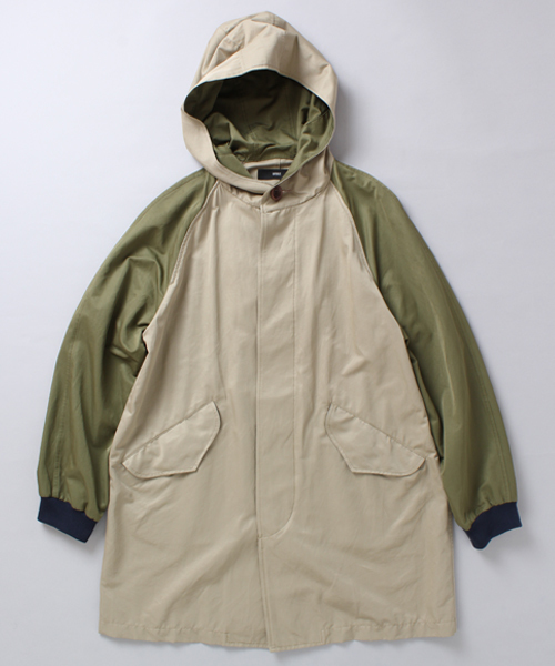 International Gallery BEAMS(インターナショナルギャラリービームス)の「Vaporize / 2トーン フーディーコート(その他アウター・メンズ・ベージュ・SMALL/LARGE/MEDIUM)」の1枚目の写真