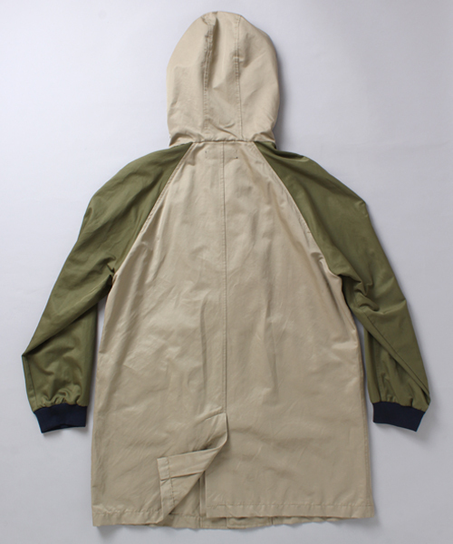 International Gallery BEAMS(インターナショナルギャラリービームス)の「Vaporize / 2トーン フーディーコート(その他アウター・メンズ・ベージュ・SMALL/LARGE/MEDIUM)」の2枚目の写真