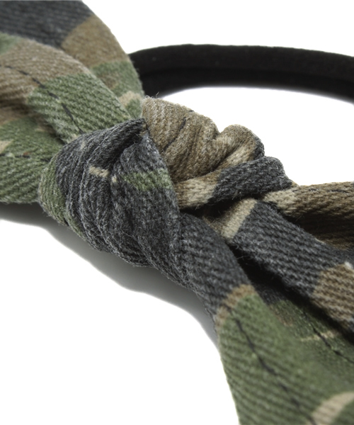 SHIPS for women(シップスフォーウィメン)の「★JENNIFER OUELLETTE:カモ/デニム ヘアゴム(ヘアゴム・レディース・オリーブ/ライトブルー/ネイビー・ONE SIZE)」の5枚目の写真