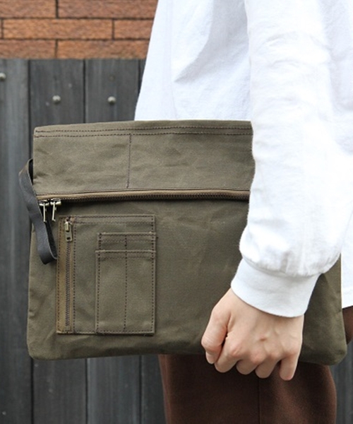 ACME FURNITURE(アクメファニチャー)の「PARAFFIN POUCH(クラッチバッグ・レディース・チャコールグレー/カーキ・FREE)」の2枚目の写真