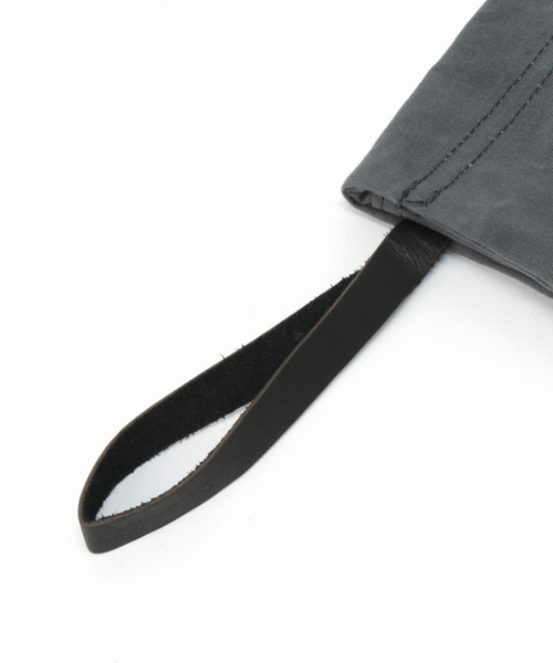 ACME FURNITURE(アクメファニチャー)の「PARAFFIN POUCH(クラッチバッグ・レディース・チャコールグレー/カーキ・FREE)」の7枚目の写真