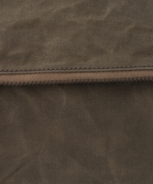 ACME FURNITURE(アクメファニチャー)の「PARAFFIN POUCH(クラッチバッグ・レディース・チャコールグレー/カーキ・FREE)」の4枚目の写真