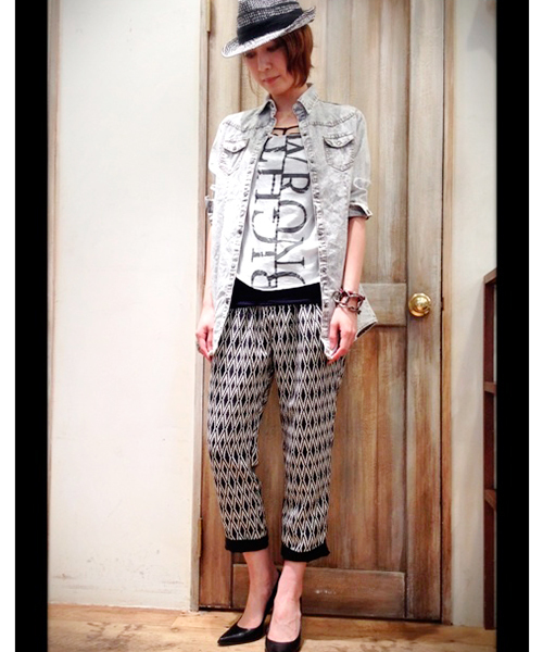 AGOSTO(アゴスト)の「幾何学クロップドパンツ(スラックス・レディース・ネイビー系・MEDIUM/SMALL)」の11枚目の写真