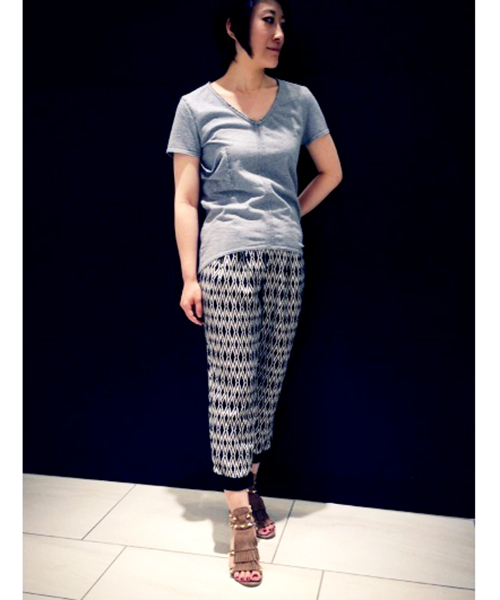 AGOSTO(アゴスト)の「幾何学クロップドパンツ(スラックス・レディース・ネイビー系・MEDIUM/SMALL)」の12枚目の写真