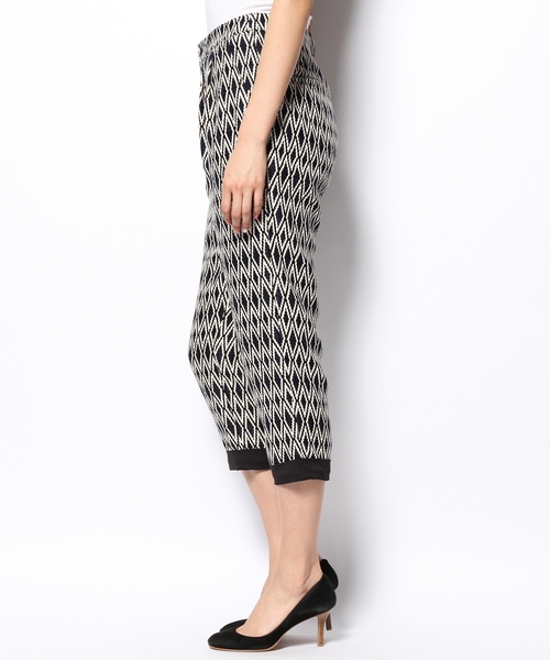 AGOSTO(アゴスト)の「幾何学クロップドパンツ(スラックス・レディース・ネイビー系・MEDIUM/SMALL)」の9枚目の写真