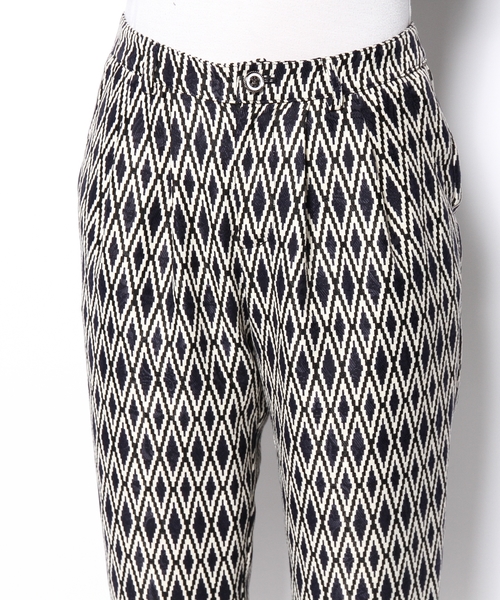AGOSTO(アゴスト)の「幾何学クロップドパンツ(スラックス・レディース・ネイビー系・MEDIUM/SMALL)」の7枚目の写真