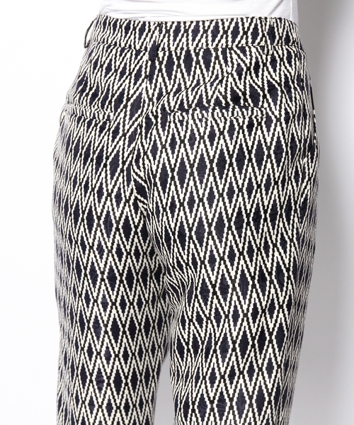 AGOSTO(アゴスト)の「幾何学クロップドパンツ(スラックス・レディース・ネイビー系・MEDIUM/SMALL)」の6枚目の写真
