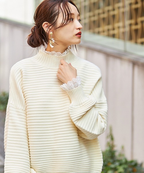 ap retro（アプレトロ）の「レースフリルハイネックオーバーニット【ZOZO限定アイテム】（ニット/セーター・レディース・ブラック/ベージュ/オフホワイト・FREE）」の7枚目の写真