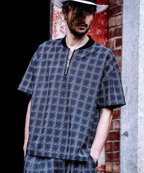 NO ID.(ノーアイディ)の「mhs1554-シアサッカーチェックZIP-PO(シャツ/ブラウス・メンズ・ブラック/ネイビー・1/2)」の9枚目の写真