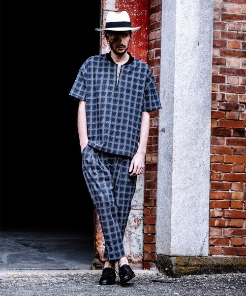 NO ID.(ノーアイディ)の「mhs1554-シアサッカーチェックZIP-PO(シャツ/ブラウス・メンズ・ブラック/ネイビー・1/2)」の12枚目の写真