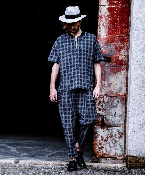 NO ID.(ノーアイディ)の「mhs1554-シアサッカーチェックZIP-PO(シャツ/ブラウス・メンズ・ブラック/ネイビー・1/2)」の6枚目の写真