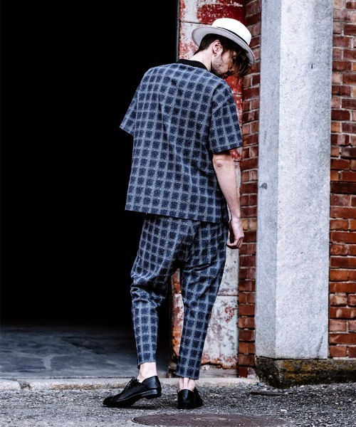 NO ID.(ノーアイディ)の「mhs1554-シアサッカーチェックZIP-PO(シャツ/ブラウス・メンズ・ブラック/ネイビー・1/2)」の3枚目の写真