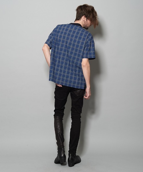 NO ID.(ノーアイディ)の「mhs1554-シアサッカーチェックZIP-PO(シャツ/ブラウス・メンズ・ブラック/ネイビー・1/2)」の21枚目の写真