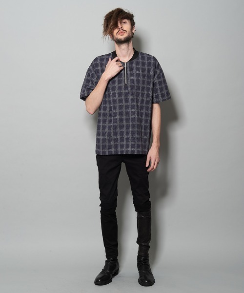 NO ID.(ノーアイディ)の「mhs1554-シアサッカーチェックZIP-PO(シャツ/ブラウス・メンズ・ブラック/ネイビー・1/2)」の16枚目の写真
