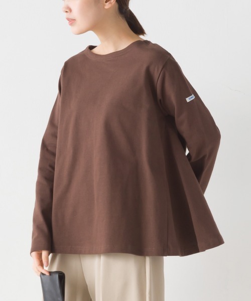 OMNES(オムネス)の「バスク生地 裾フレア長袖Tシャツ(Tシャツ/カットソー・レディース・ホワイト/ブラック/ベージュ/グレー/ネイビー/ベージュ系その他/ブラウン/ブラック系その他/ホワイト×ブルー・FREE)」の1枚目の写真