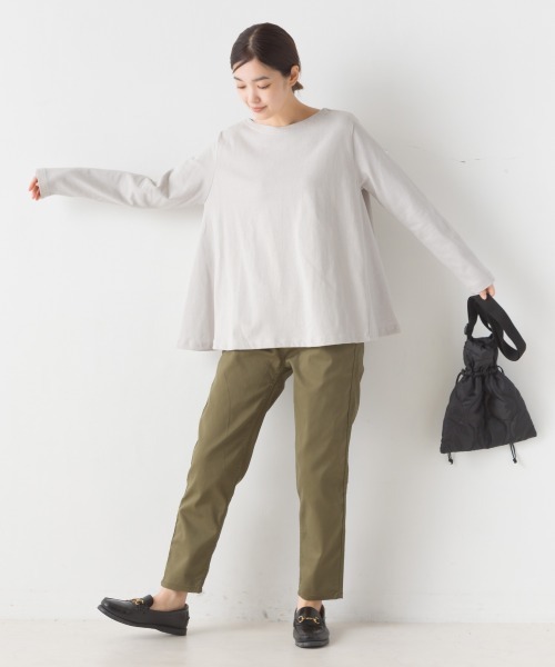 OMNES(オムネス)の「バスク生地 裾フレア長袖Tシャツ(Tシャツ/カットソー・レディース・ホワイト/ブラック/ベージュ/グレー/ネイビー/ベージュ系その他/ブラウン/ブラック系その他/ホワイト×ブルー・FREE)」の11枚目の写真