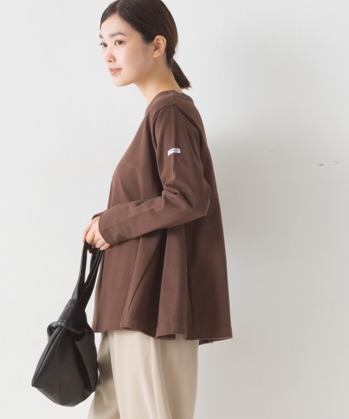OMNES(オムネス)の「バスク生地 裾フレア長袖Tシャツ(Tシャツ/カットソー・レディース・ホワイト/ブラック/ベージュ/グレー/ネイビー/ベージュ系その他/ブラウン/ブラック系その他/ホワイト×ブルー・FREE)」の14枚目の写真