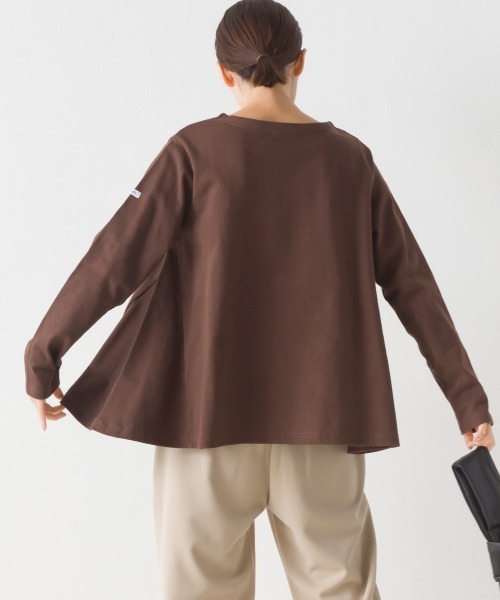 OMNES(オムネス)の「バスク生地 裾フレア長袖Tシャツ(Tシャツ/カットソー・レディース・ホワイト/ブラック/ベージュ/グレー/ネイビー/ベージュ系その他/ブラウン/ブラック系その他/ホワイト×ブルー・FREE)」の15枚目の写真