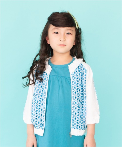 RAGMART（ラグマート）の「レースジップアップカーディガン（カーディガン/ボレロ・キッズ・ブルー/レッド/ブラック・110cm/100cm/120cm/130cm）」の3枚目の写真