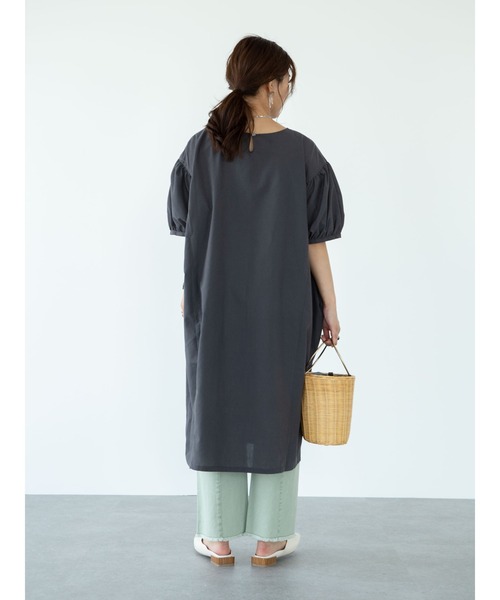 Green Parks(グリーンパークス)の「ゆったりボリュームワンピース*(ワンピース・レディース・チャコールグレー/ベージュ/グリーン・FREE)」の10枚目の写真