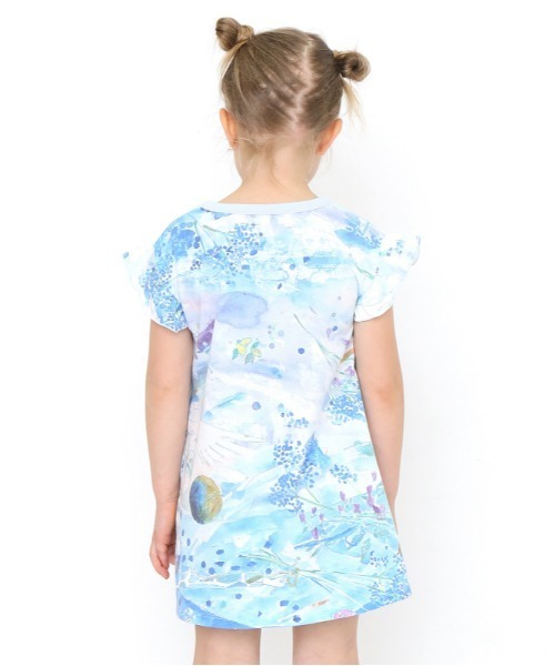 Design Tshirts Store graniph(デザイン ティーシャツ ストア グラニフ)の「眺め(清水美紅)|コラボキッズボックスフリルワンピース(ライトブルー)(ワンピース・キッズ・ライトブルー・90/110/130)」の9枚目の写真